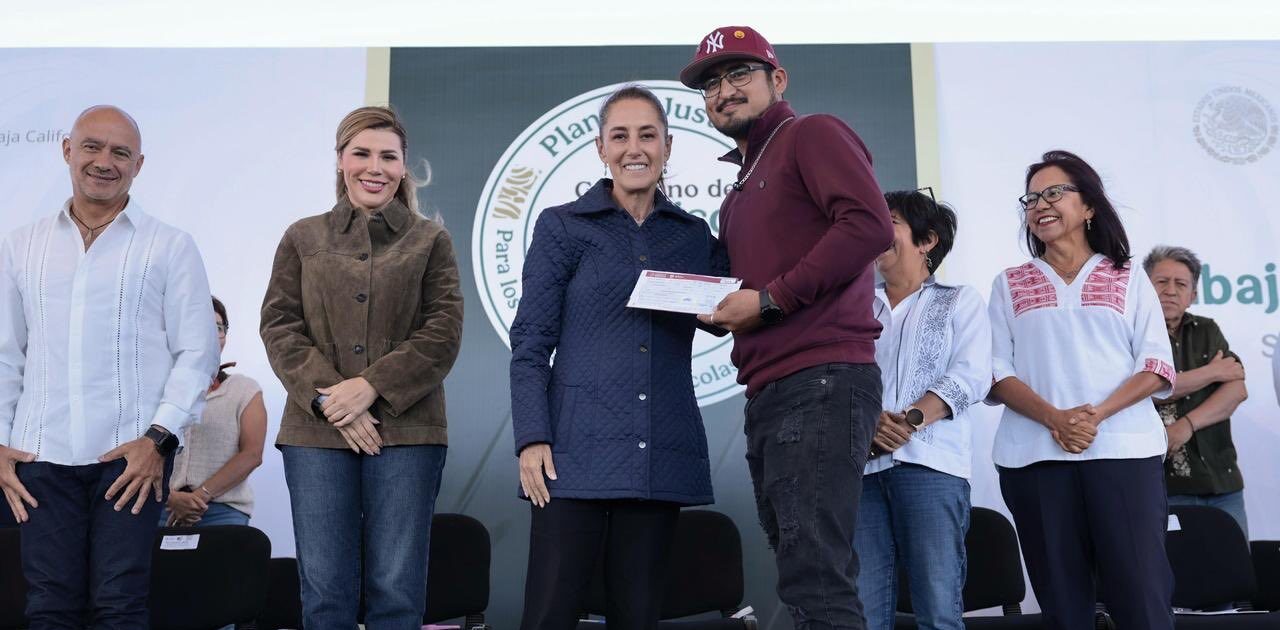 Claudia Sheinbaum inicia entrega 36 mil apoyos para vivienda en San Quintín, Baja California