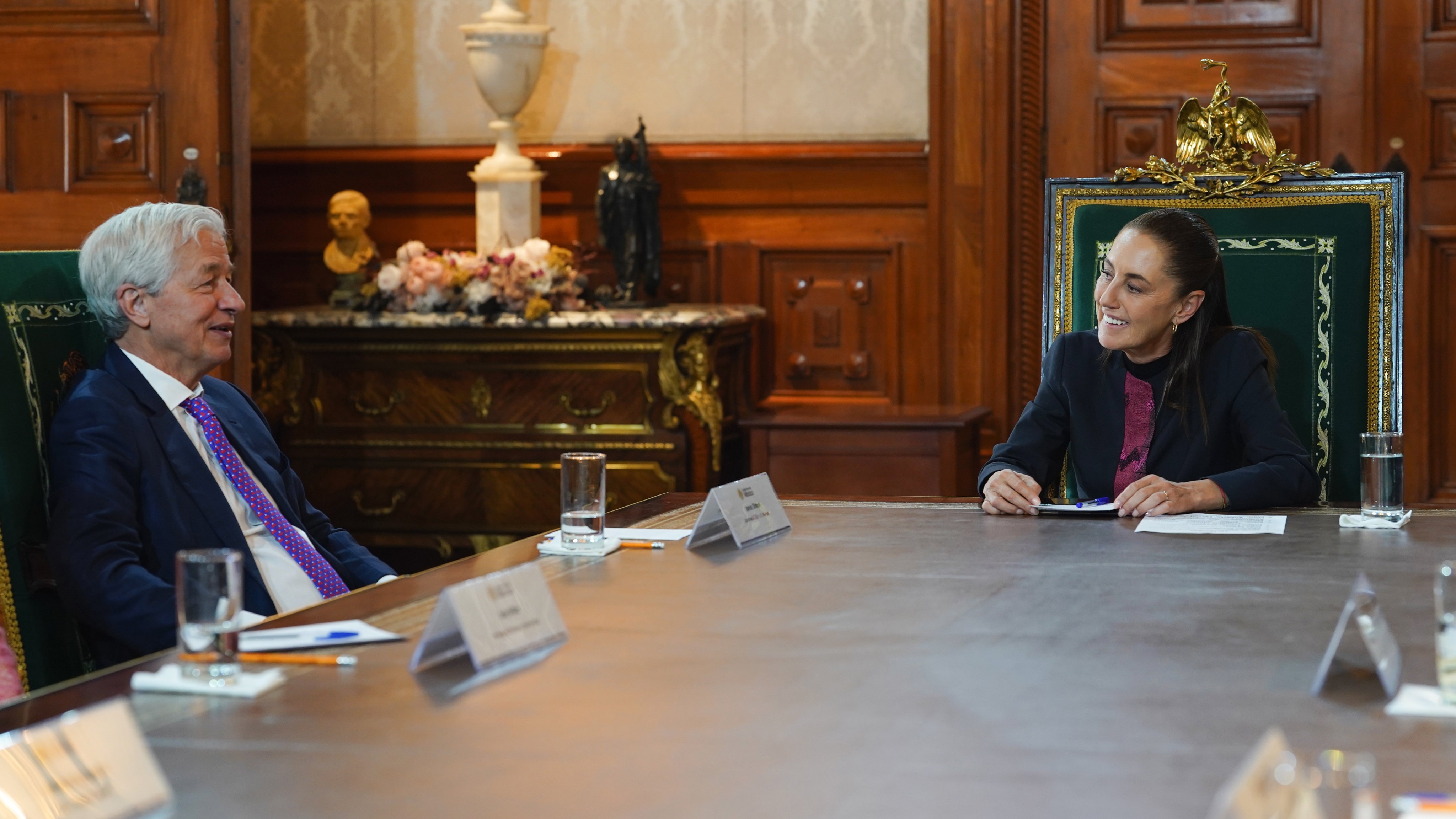 Sheinbaum se reúne en el Palacio Nacional con Jamie Dimon, director ejecutivo de J.P. Morgan