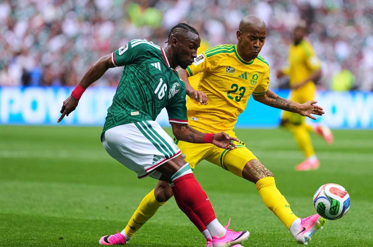 Jugadores de las selecciones de México y Sudáfrica durante el partido inaugural del Mundial 2026