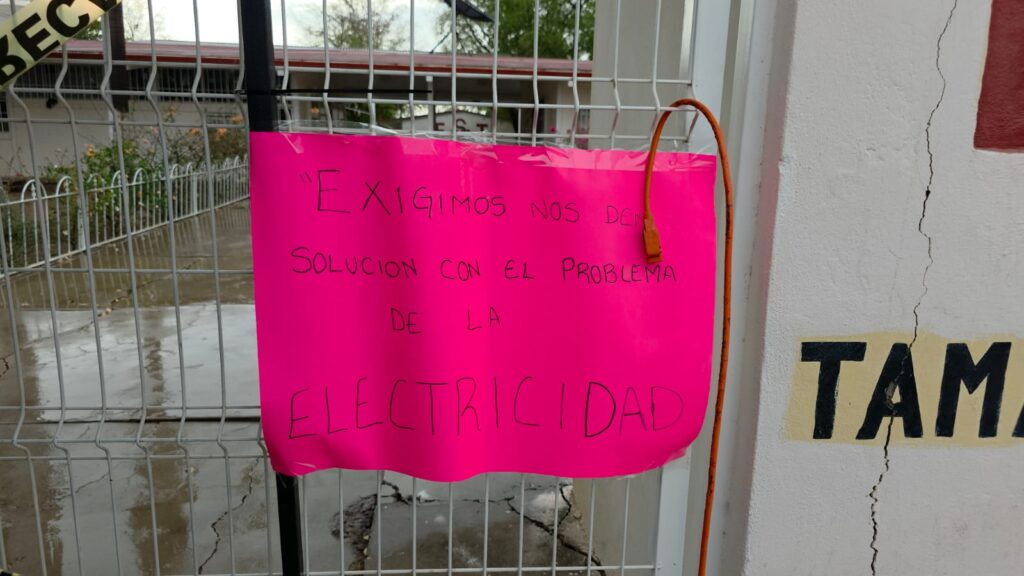 Cartelón colocado durante la protesta.