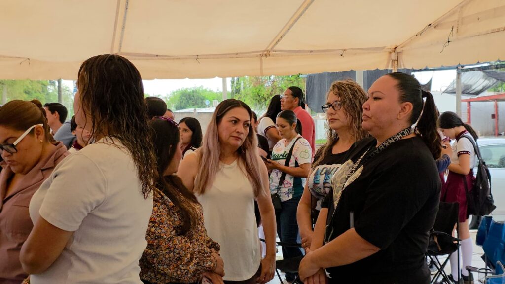 Protesta de padres de la ETI 25.