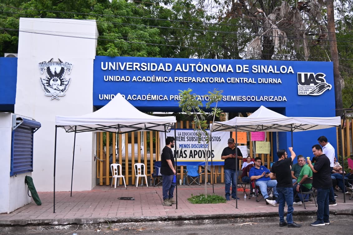 Trabajadores de la UAS