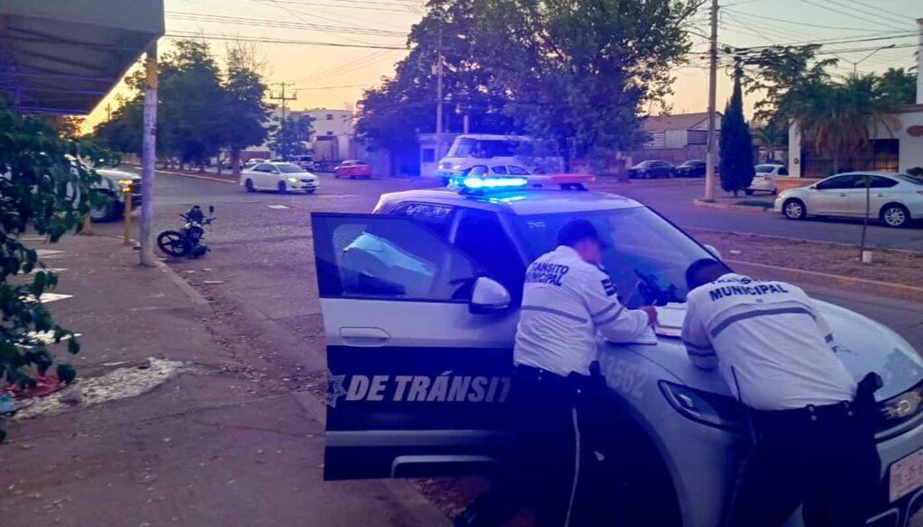 Tránsito Ahome atiende choque en Los Mochis