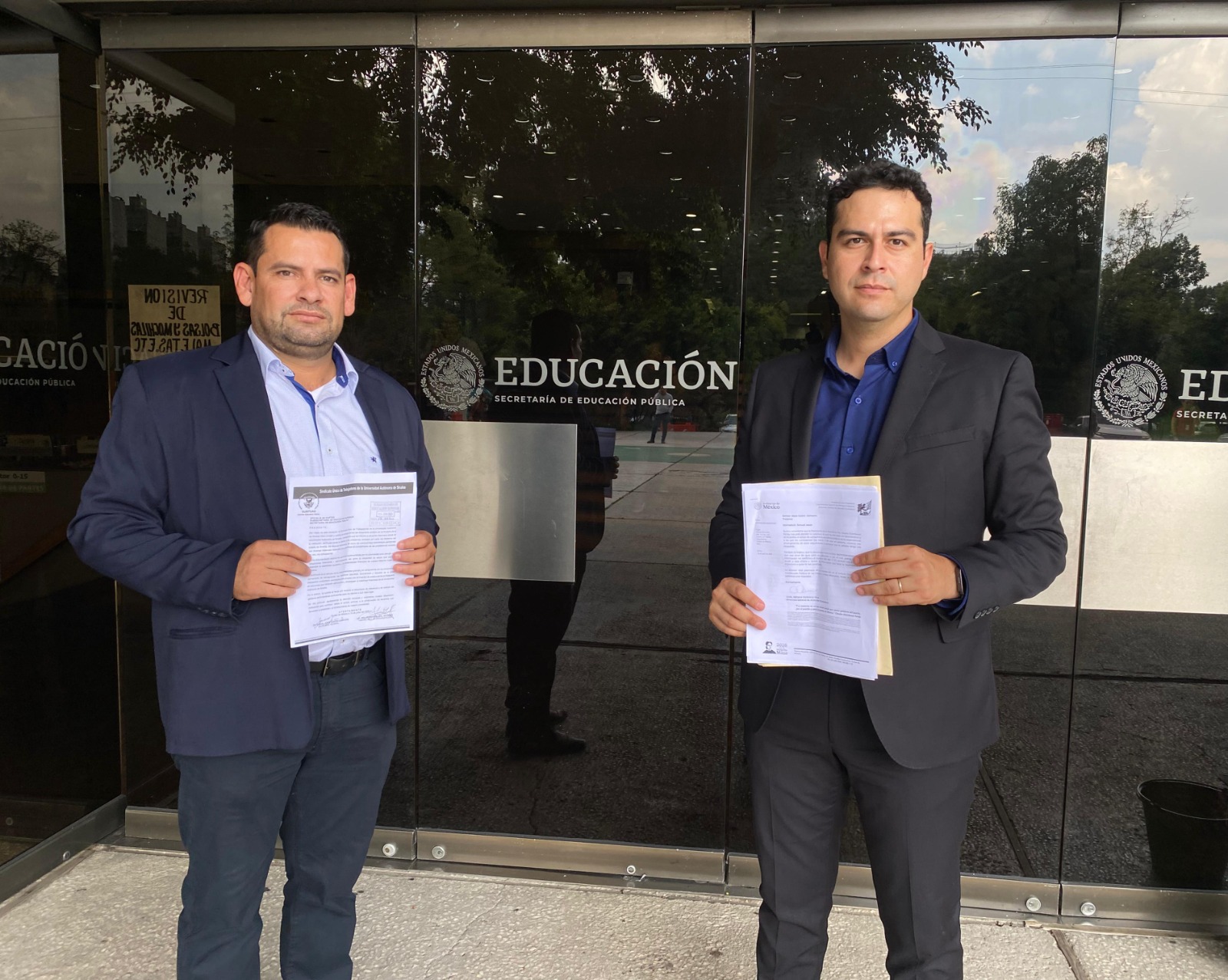 Suntuas en oficinas de la SEP
