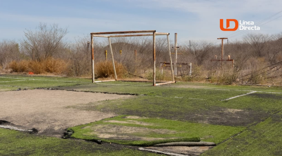 La Unidad Deportiva de San Blas, El Fuerte, se encuentra en total abandono y desuso.