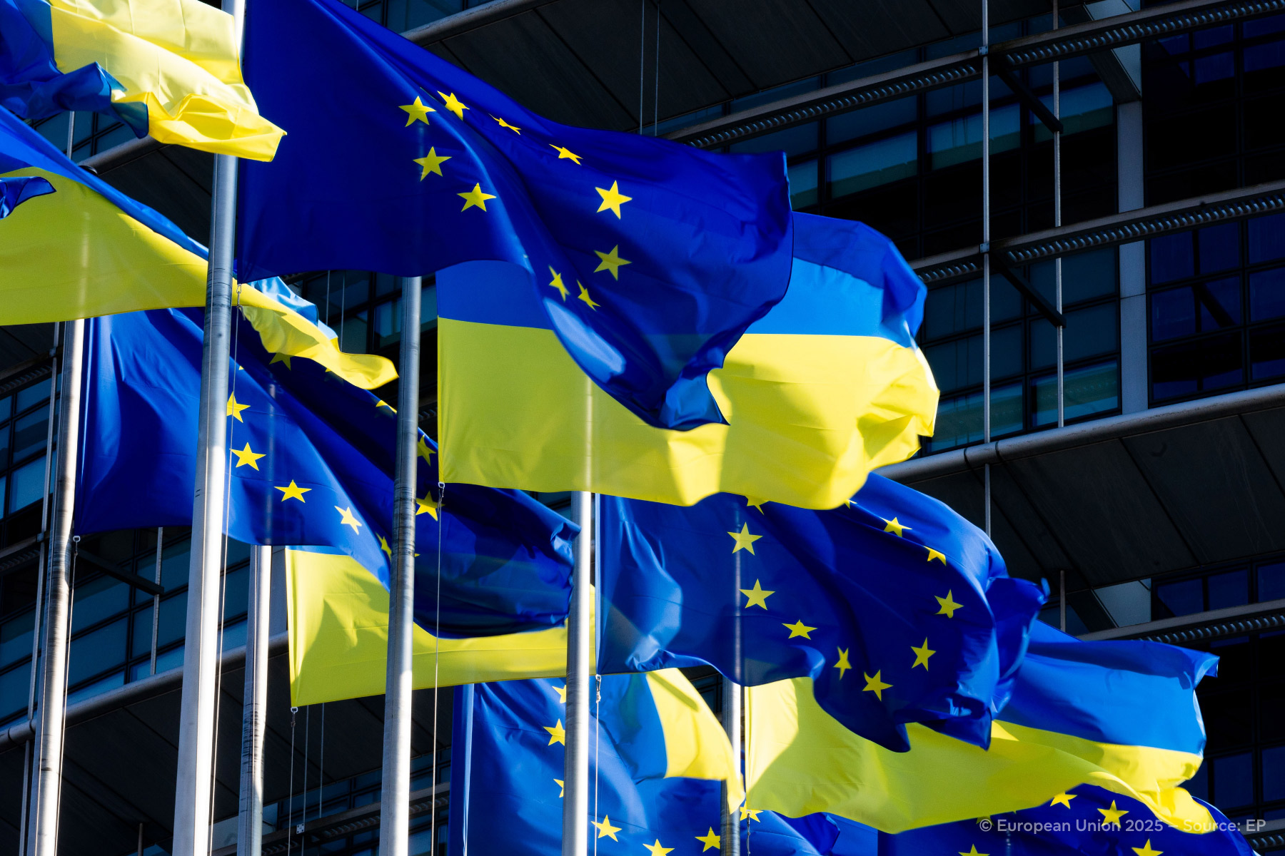 Unión Europea anuncia apertura de negociaciones para la adhesión de Ucrania al bloque