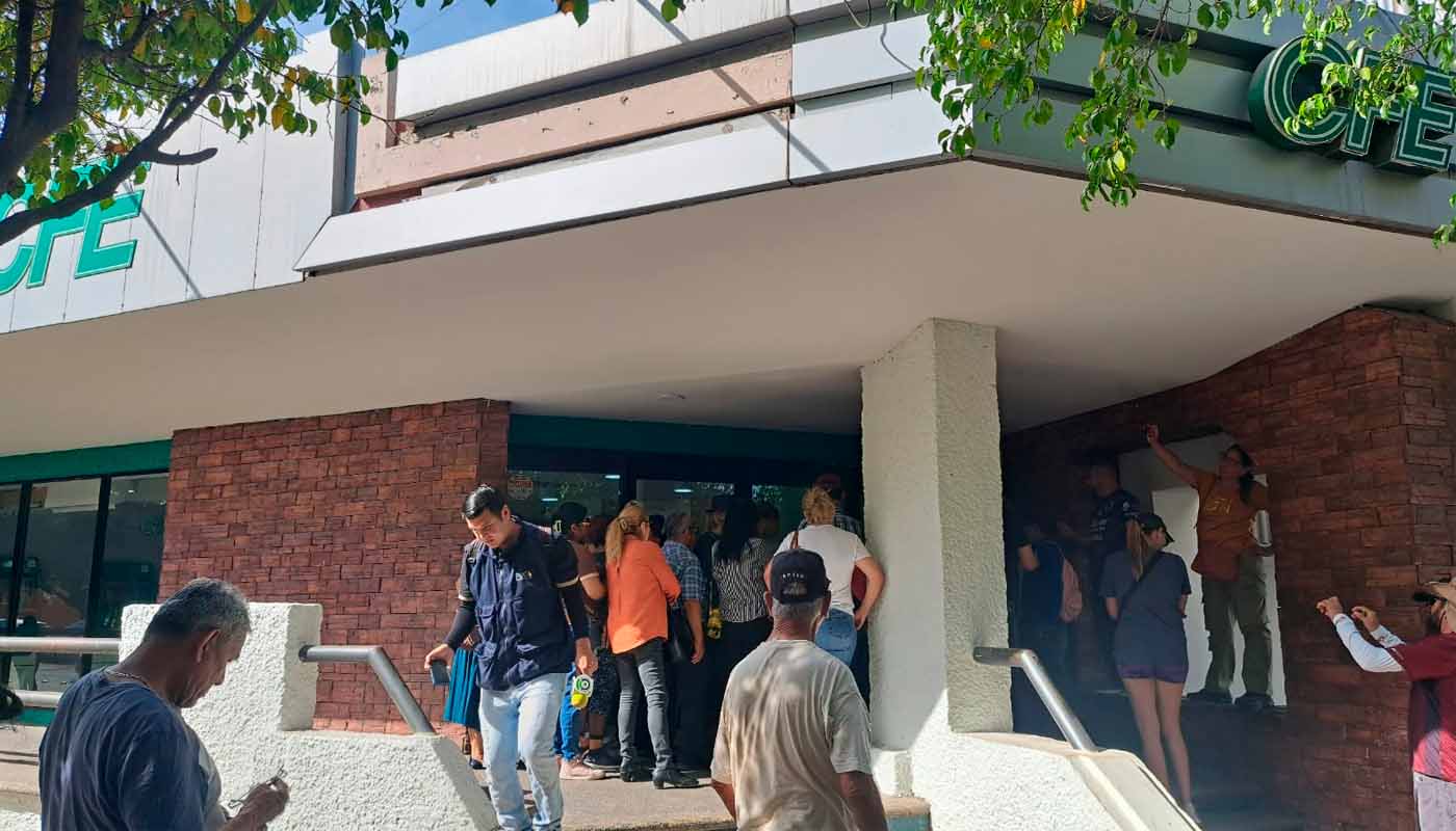 Usuarios acuden a oficinas de CFE en Los Mochis