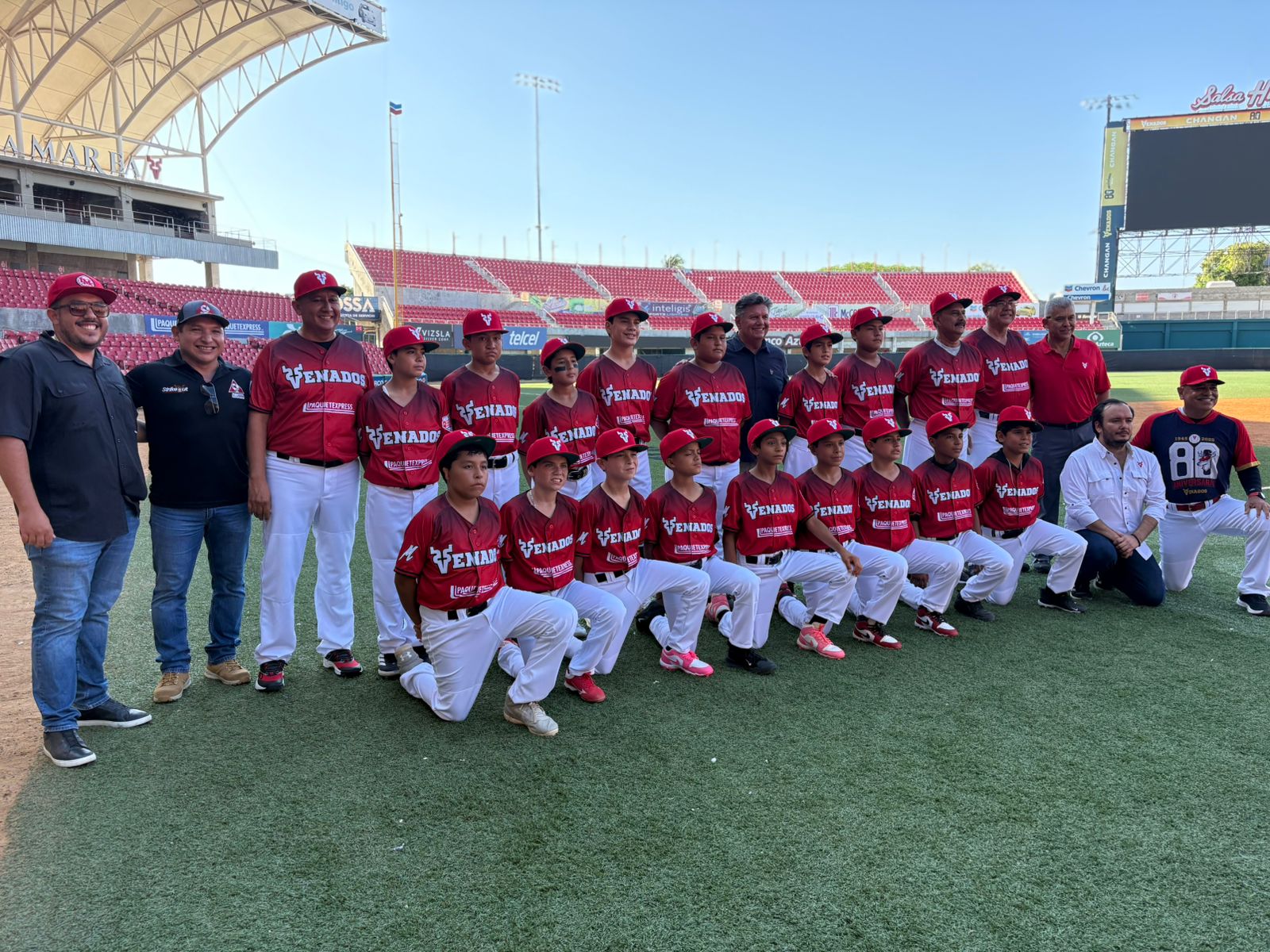 Peloteros de Venados de Mazatlán en el Estadio Teodoro Mariscal