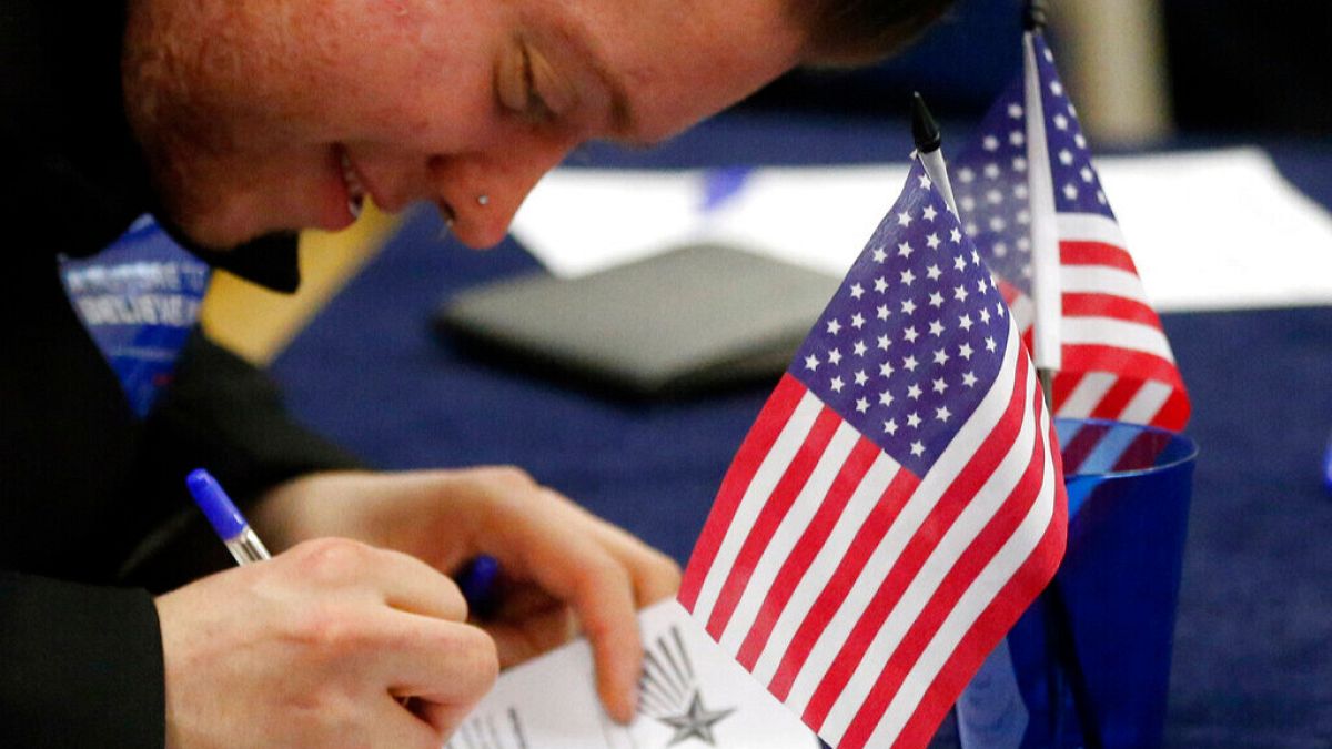 Jueza federal de EU rechaza orden de Trump que buscaba exigir prueba de ciudadanía para votar