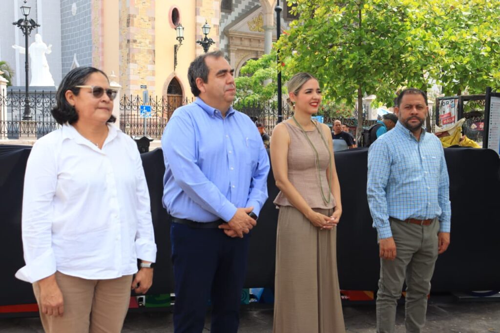Autoridades junto a alcaldesa de Mazatlán