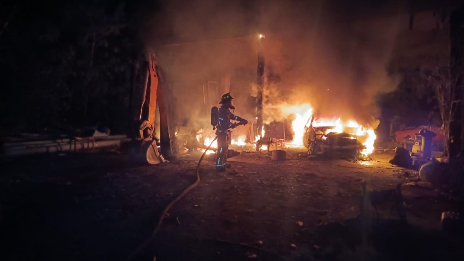 Personal de Bomberos arribó al lugar de los hechos.