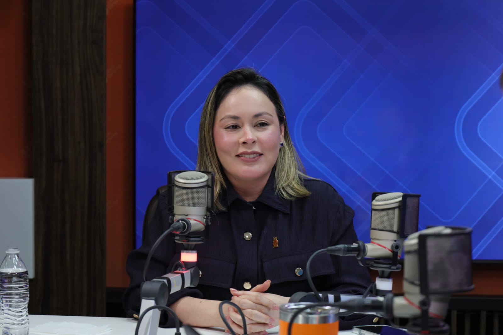 La gobernadora de Sinaloa, Yeraldine Bonilla Valverde, en el estudio de Línea Directa