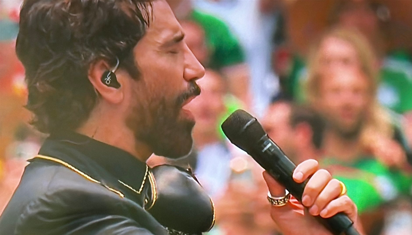 Alejandro Fernández interpreta el Himno Nacional Mexicano en la inauguración del Mundial 2026.