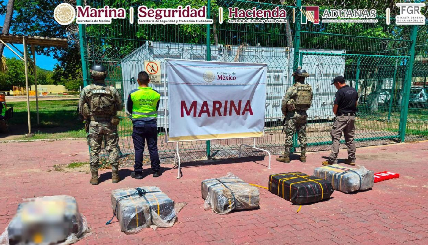 Autoridades federales incautan 268 paquetes de droga en el recinto portuario de Manzanillo.
