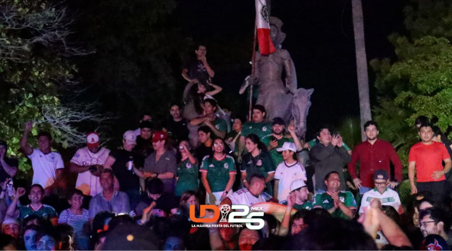 Aficionados de Los Mochis festejan el triunfo de México sobre Ecuador