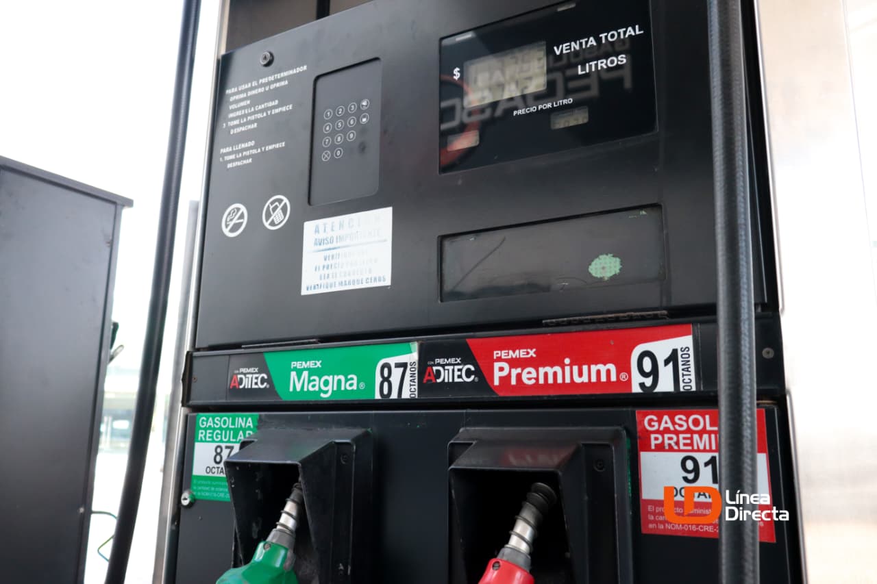 Bomba de gasolina en una estación de servicio