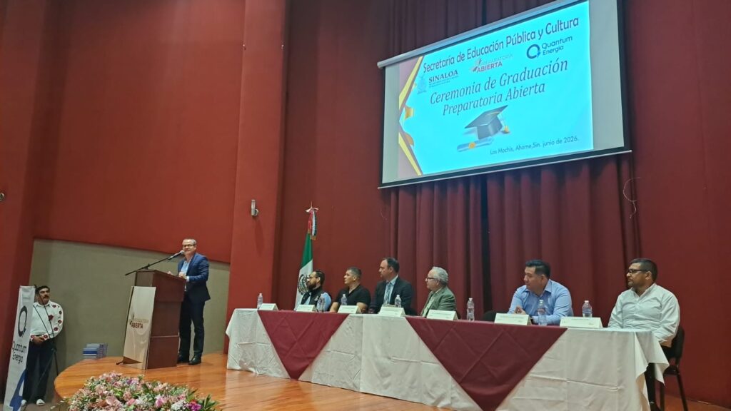 Ceremonia de graduación de 50 alumnos del sistema de Preparatoria Abierta.