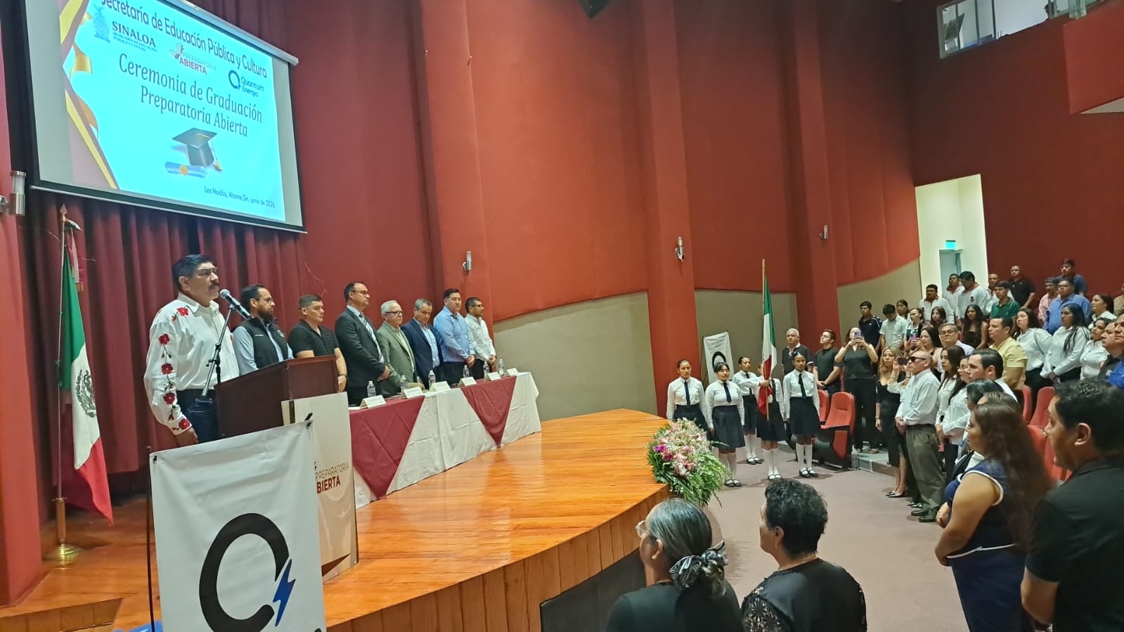 Ceremonia de graduación de 50 alumnos del sistema de Preparatoria Abierta.