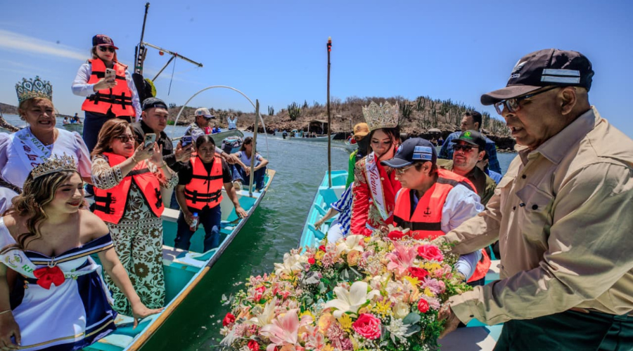 Ofrenda floral a los pescadores que perdieron la vida en el mar