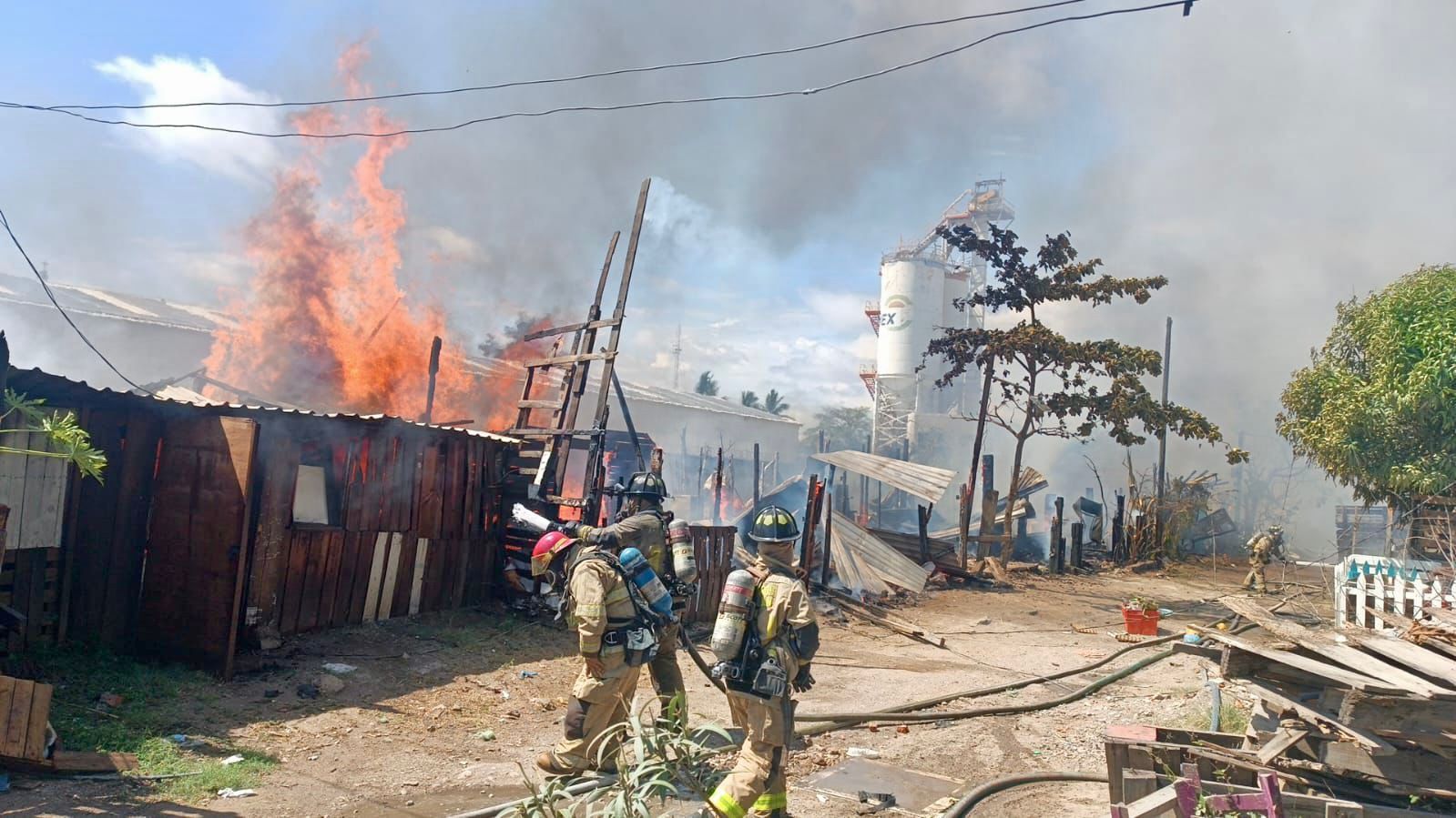 Viviendas incendiadas en Mazatlán