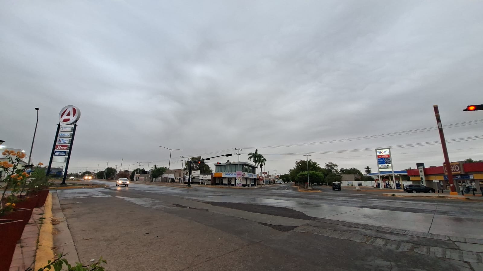 Calle mojada tras ligera lluvia