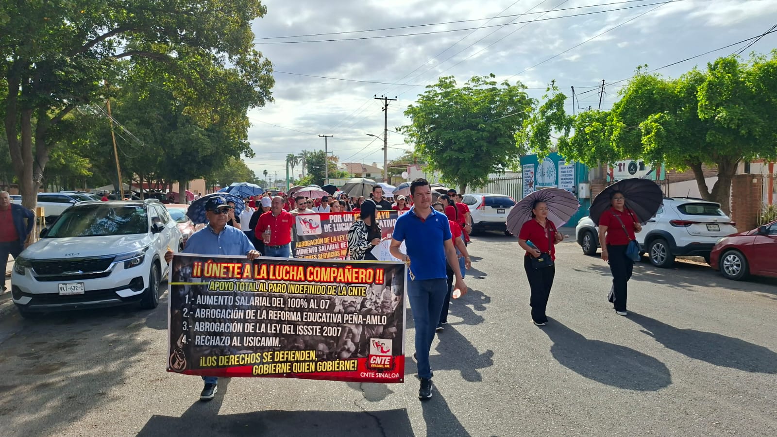 Maestros de la CNTE se manifiestan en calles de Guasave