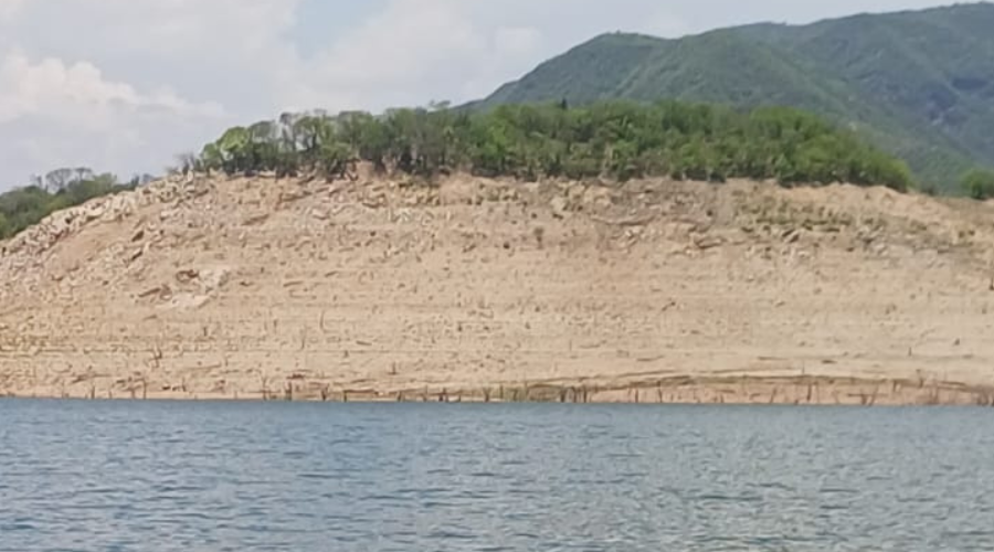 Embalse de la presa Huites
