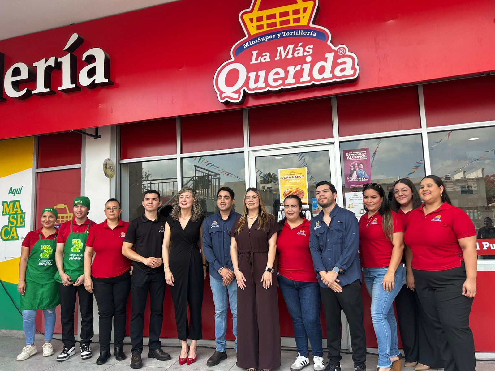 Trabajadores de tortillería La más querida