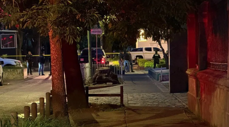 Elementos de seguridad en el lugar de los hechos.