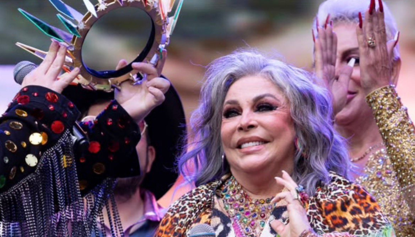 Verónica Castro es coronada en el Pride 2026 en la Ciudad de México.
