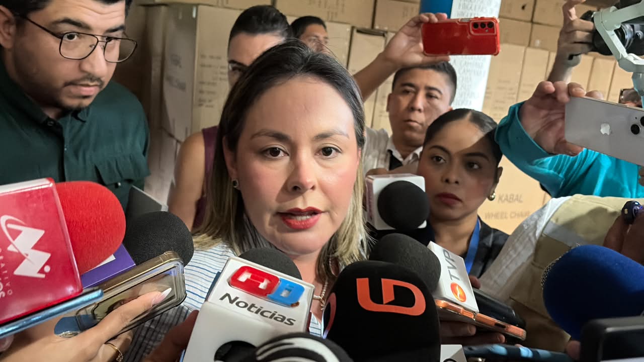 Gobernadora Yeraldine Bonilla con medios de prensa