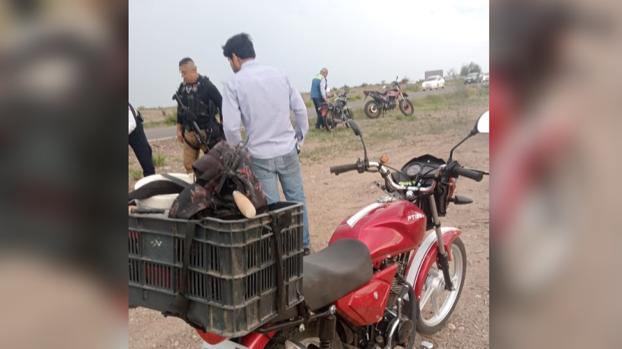 Motociclista resultó lesionado tras salirse de camino en la carretera