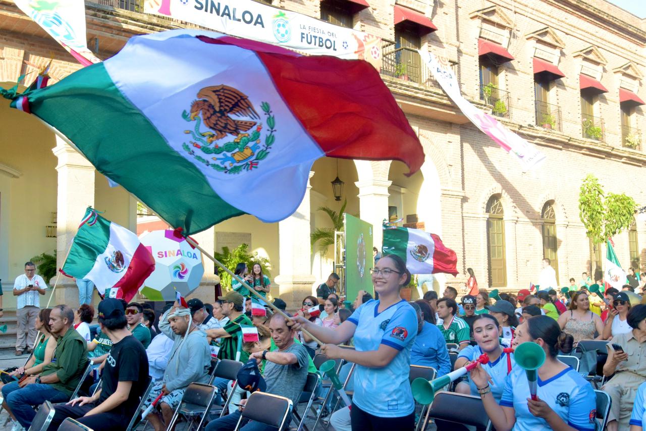 Aficionados de la Selección Mexicana en El Fuerte.