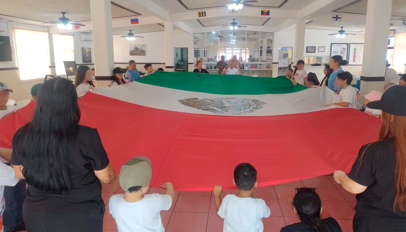 Alumnos visitan octava zona naval en Topolobampo