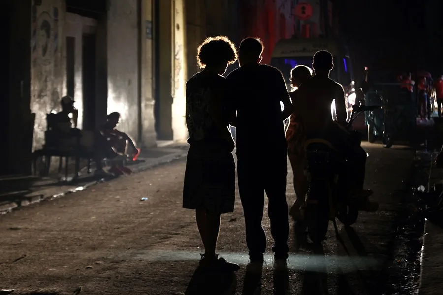 Cuba registra récord de apagones este domingo: el 72 % de la isla se queda sin electricidad