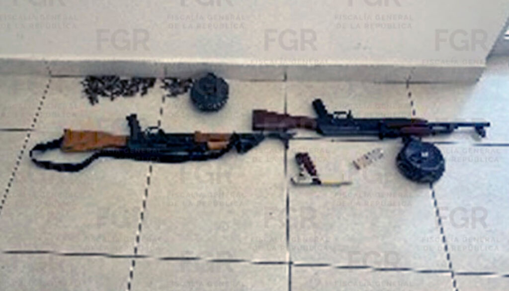 Armas aseguradas tras operativo en Pericos, Sinaloa