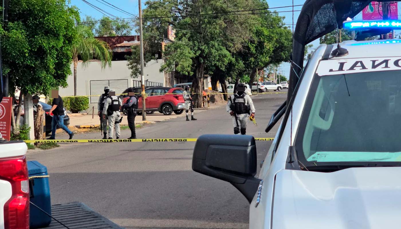 Asesinan a balazos a mujer frente a florería en Culiacán