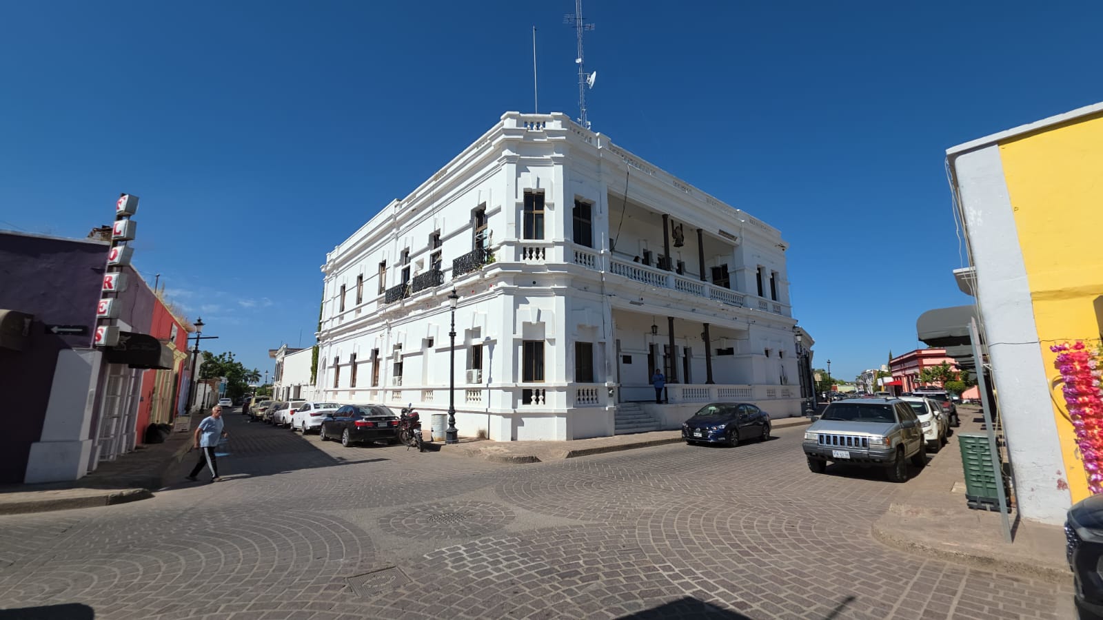 CFE deja sin luz al Ayuntamiento de Mocorito por falta de pago