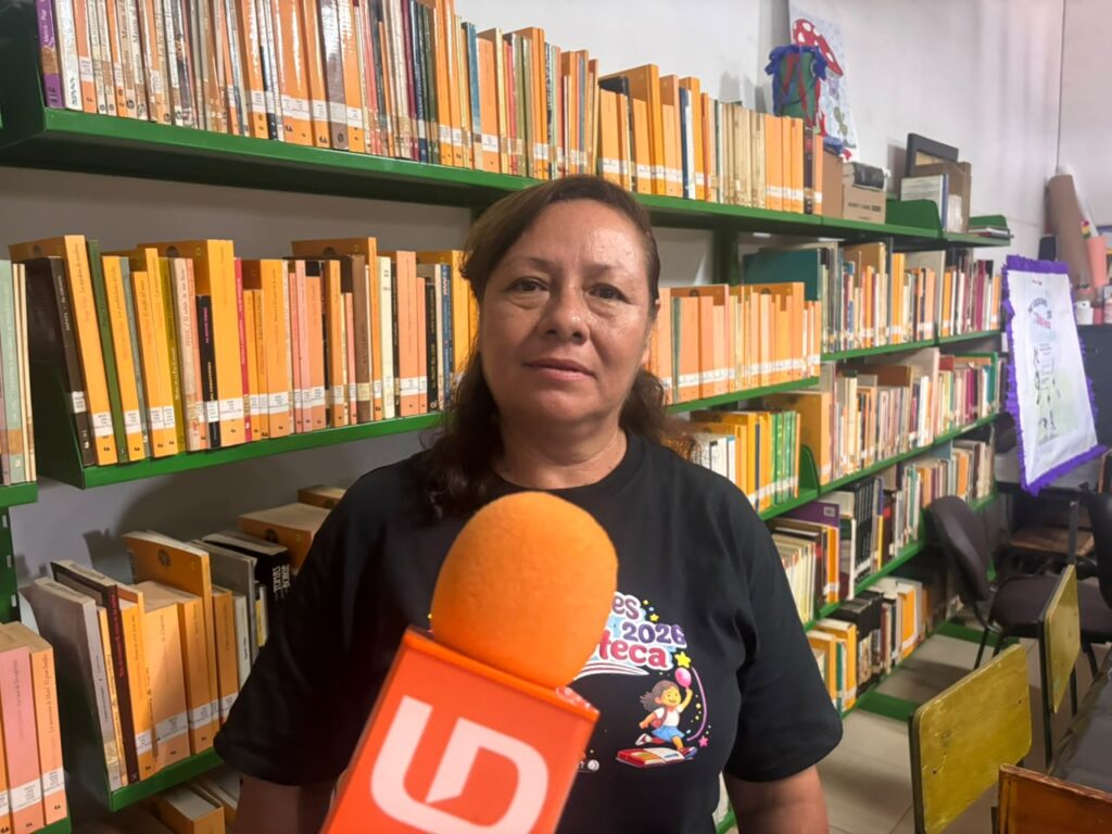 Rosario Espinoza López, encargada de la Biblioteca Pública de Ahome