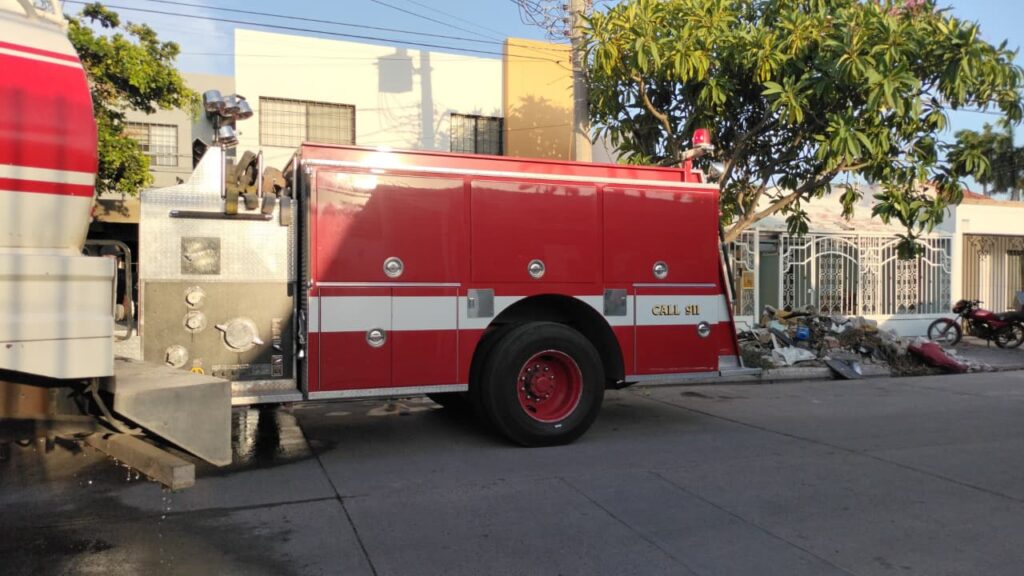 Camión de bomberos en la calle