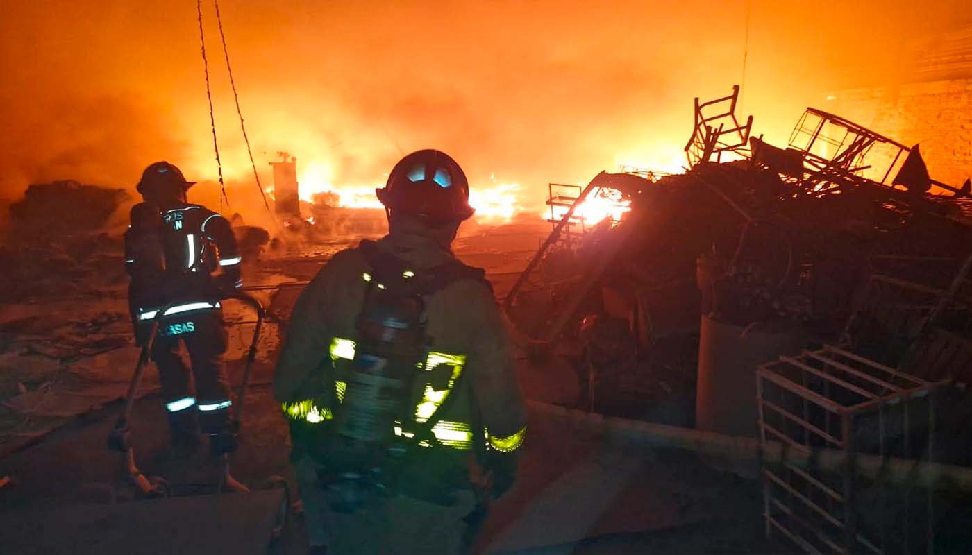 Bomberos Mazatlán sofoca incendios