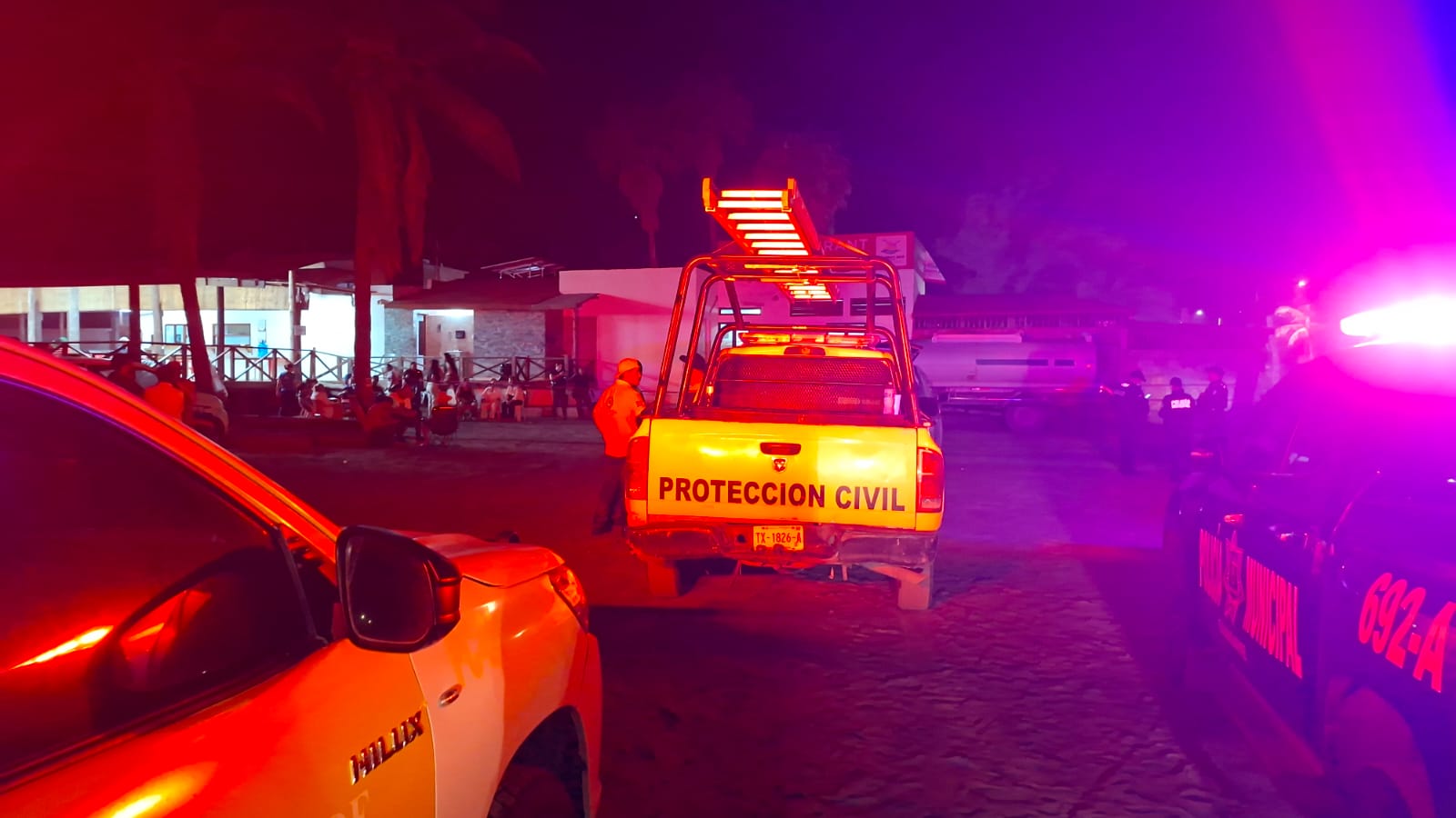 Autoridades durante el operativo para encontrar al menor Aldo Emiliano en Las Glorias, Guasave.