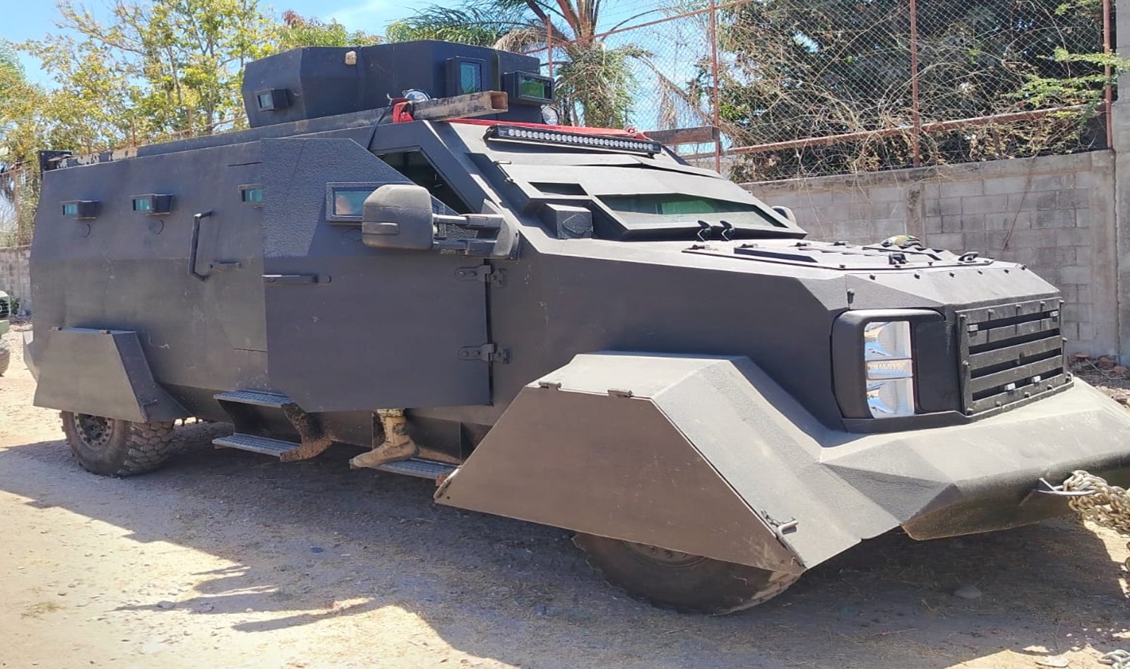 Ejército localiza y asegura camión “monstruo”