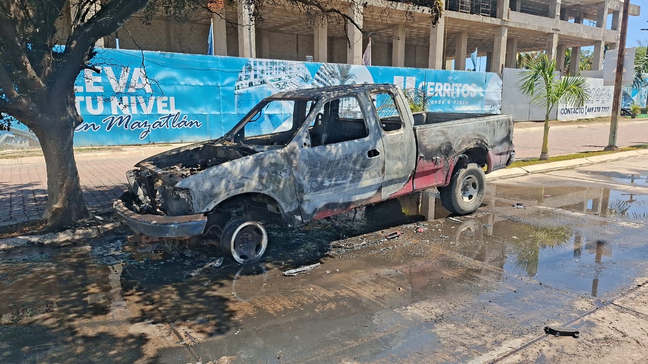 Camioneta calcinada