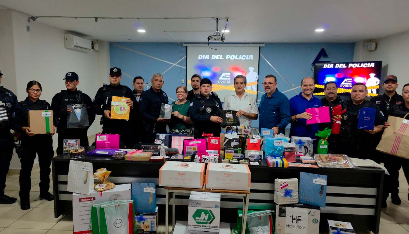 Canaco Évora reconoce a policías con regalos