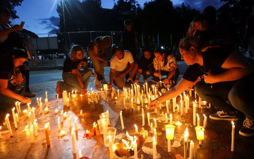 Venezuela vive jornadas de duelo mientras aumentan los funerales tras los terremotos