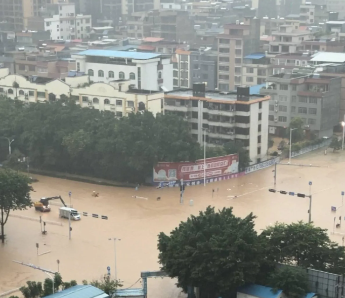Tifón Maysak deja muertos, miles de evacuados y severas inundaciones en el sur de China