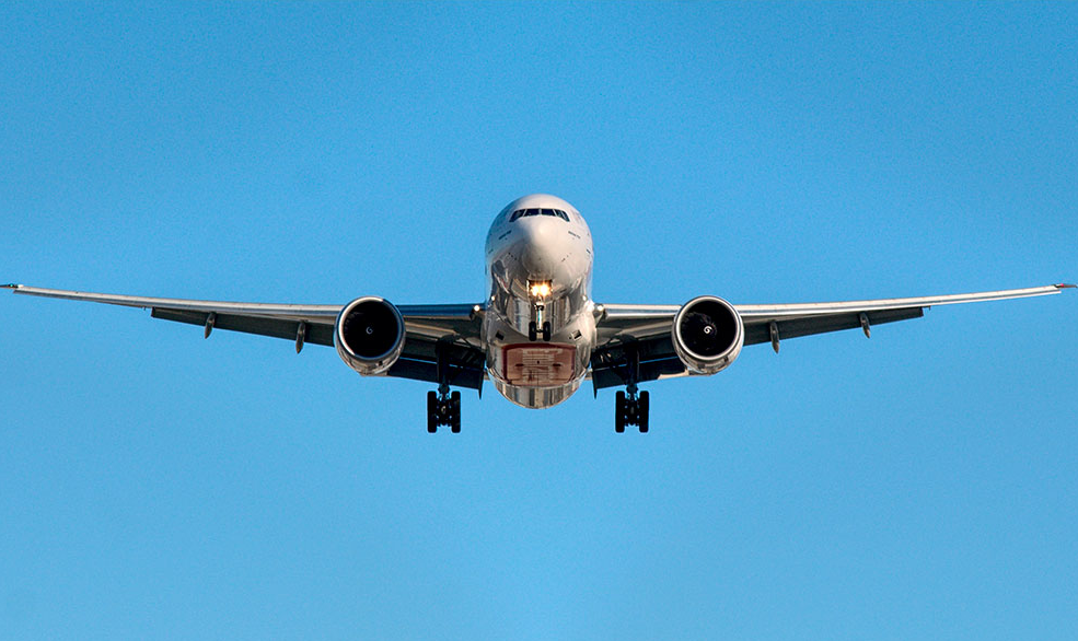 Desaparece avión de carga frente a la costa de Pakistán; buscan a cinco tripulantes