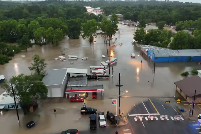 Lluvias intensas mantienen en alerta al sur de Texas por riesgo de inundaciones
