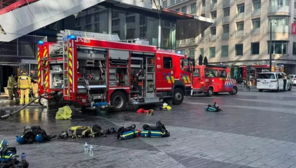 Fatal incendio en Bruselas cobra la vida de seis trabajadores atrapados en un ascensor